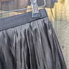 Tender floaty skirt with a sheen | Black