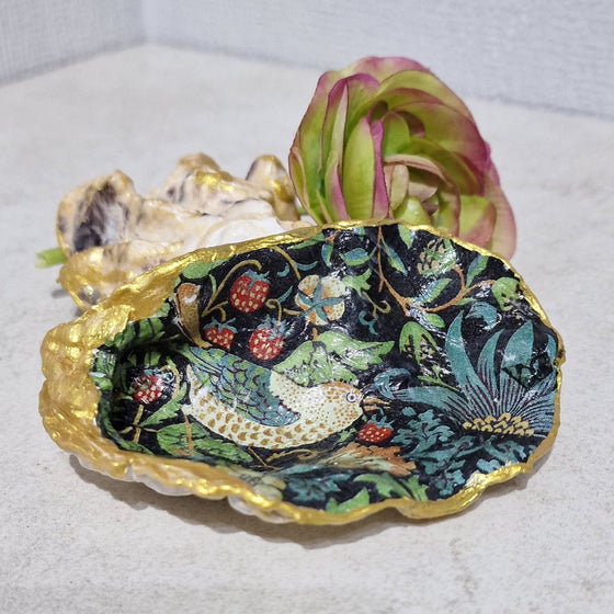 William Morris Strawberry Thief Black Oyster Shell Dish V&A