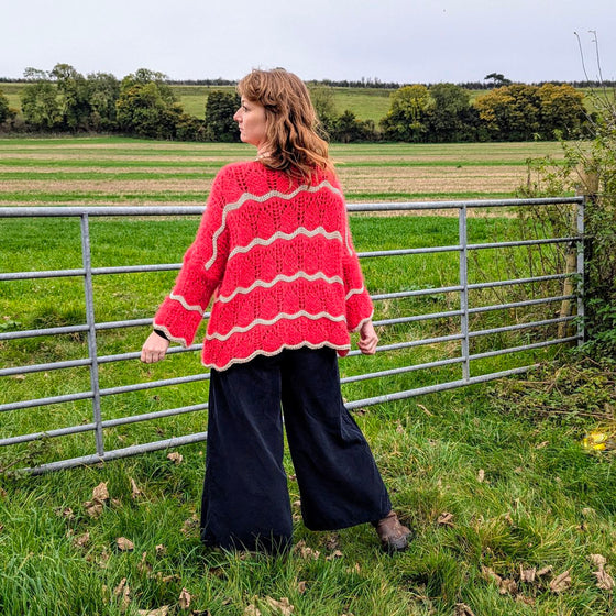 Scalloped fluffy jumper | Red