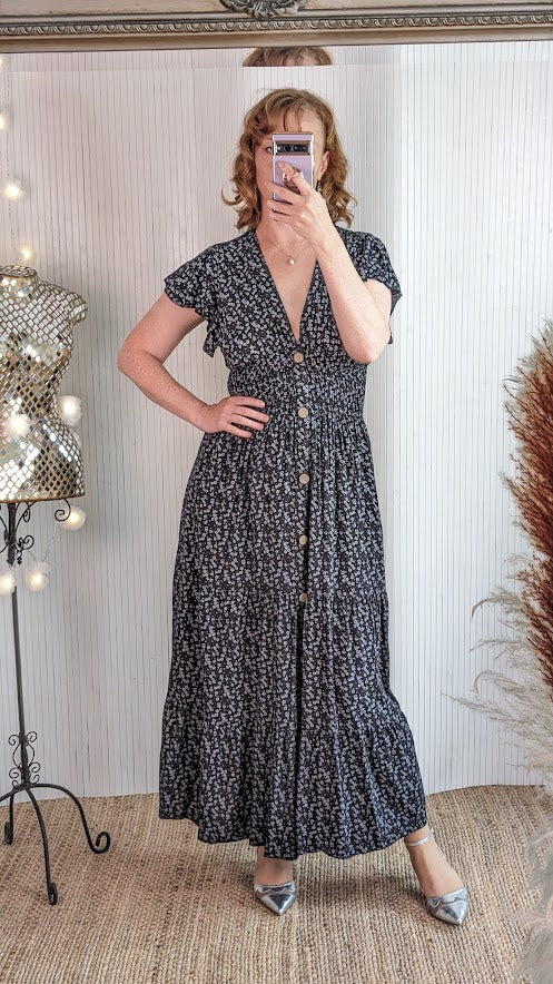 Ditsy dress with buttons in black