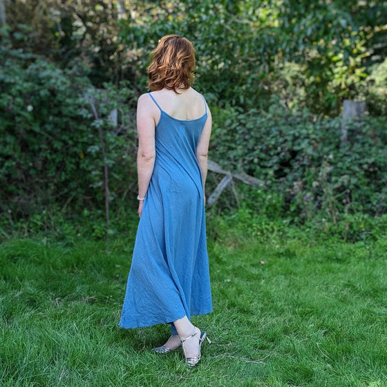 Maxi crinkle dress in blue