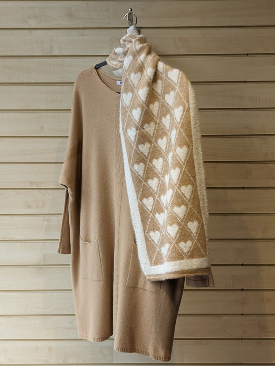 Jumper tunic with heart scarf | Latte