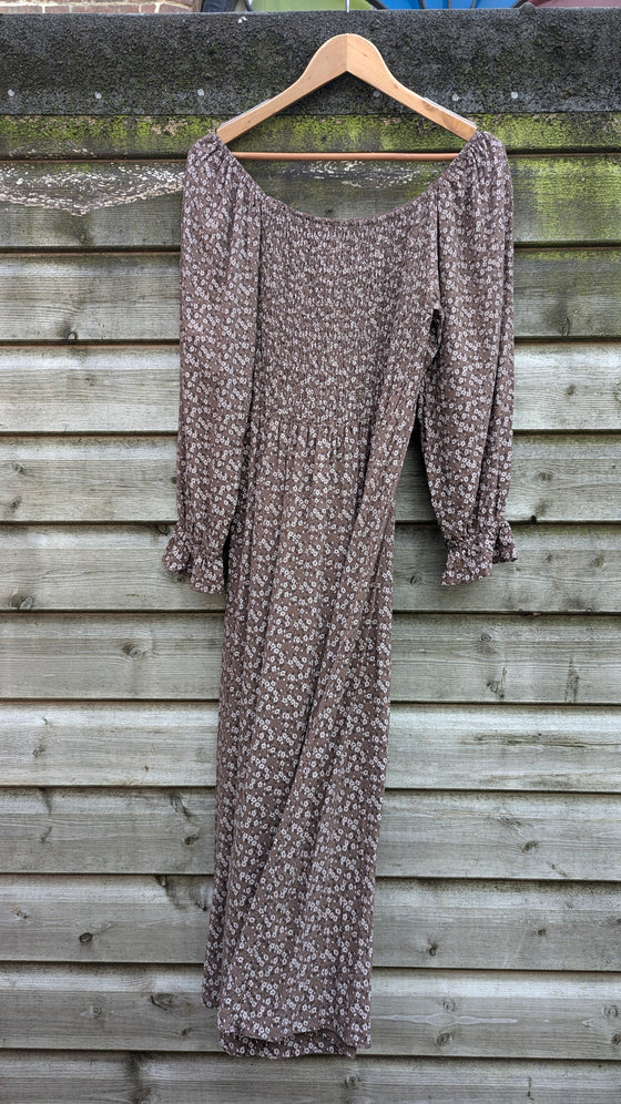 Shirred Ditsy longsleeved dress in Brown