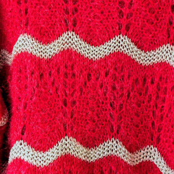 Scalloped fluffy jumper | Red