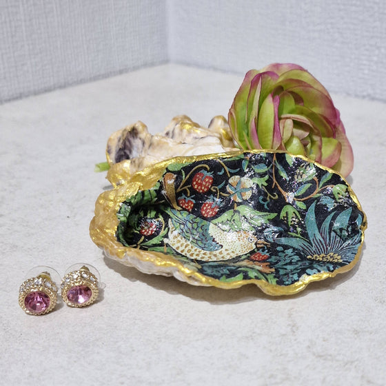 William Morris Strawberry Thief Black Oyster Shell Dish V&A